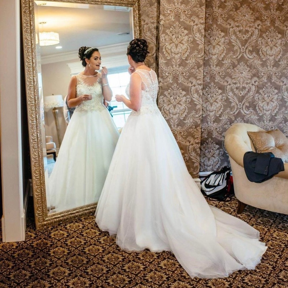 Pronovias Barcelona ballgown - Picture 1 of 8